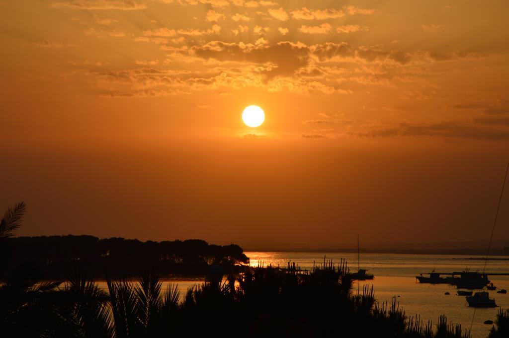 L'Angulus Ridet Hotel Porto Cesareo Bagian luar foto